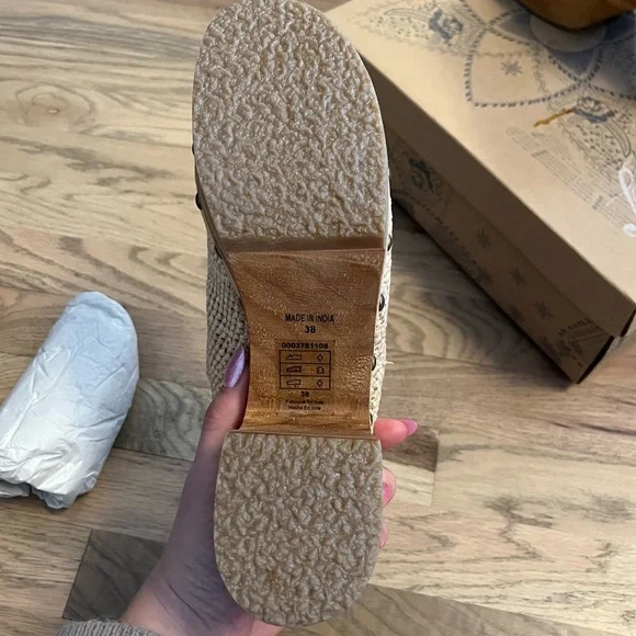 Free People Claudia Crochet Clog in Natural Beige with Wood Heel Size 38 - Picture 3 of 7